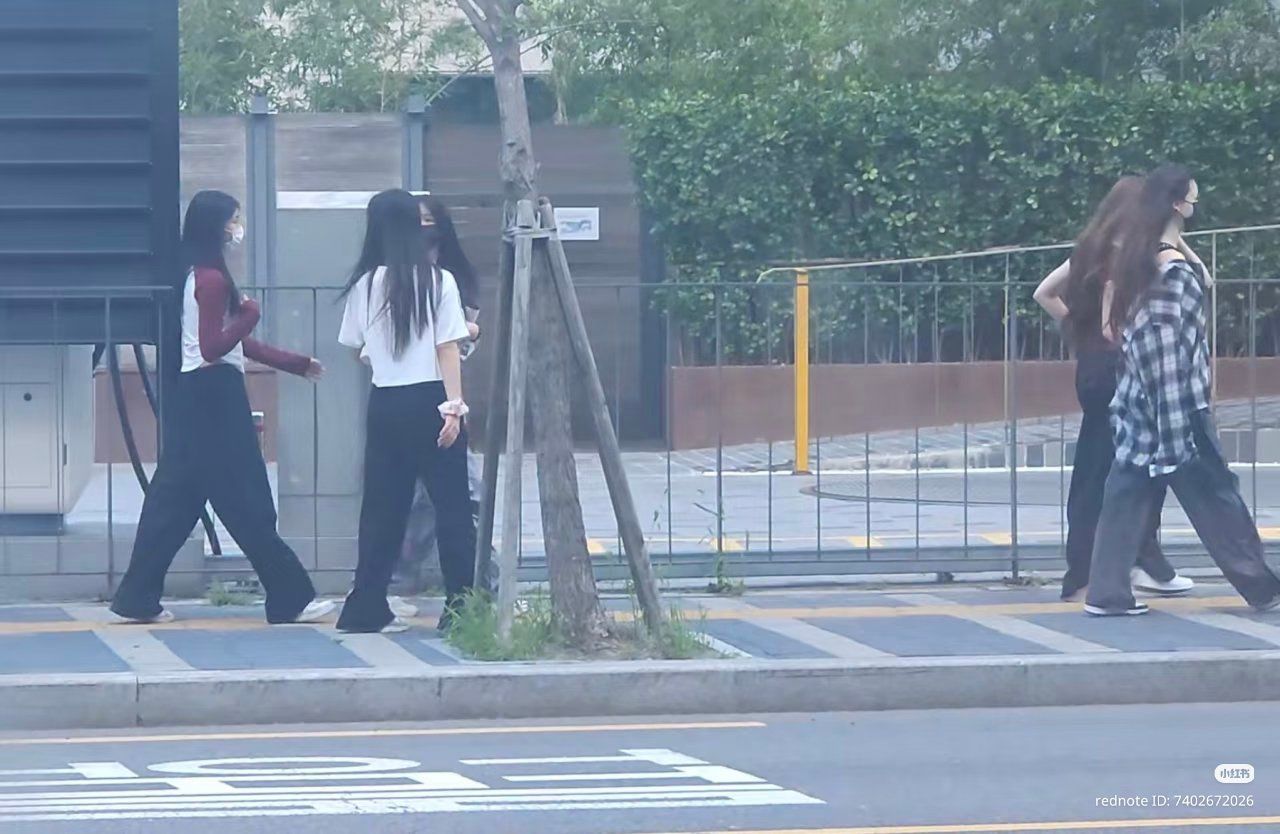 Potret diduga trainee JYP girl group baru. (X/jypnggz)